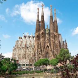 FAST TRACK GUIDED TOUR SAGRADA FAMILIA & TORRE BELLESGUARD WITH BRUNCH: SMALL GROUP – ENGLISH ONLY